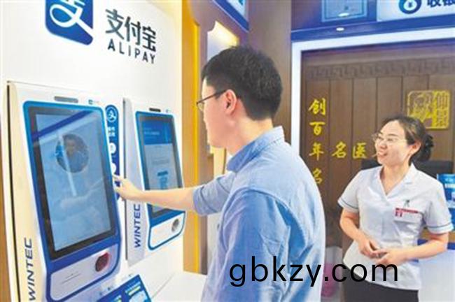 “刷(shua)臉支付(fu)”漸成主(zhu)流(liu)支(zhi)付(fu)方式(shi) 3D人臉(lian)識(shi)彆技術(shu)保持(chi)安全(quan)性(xing)