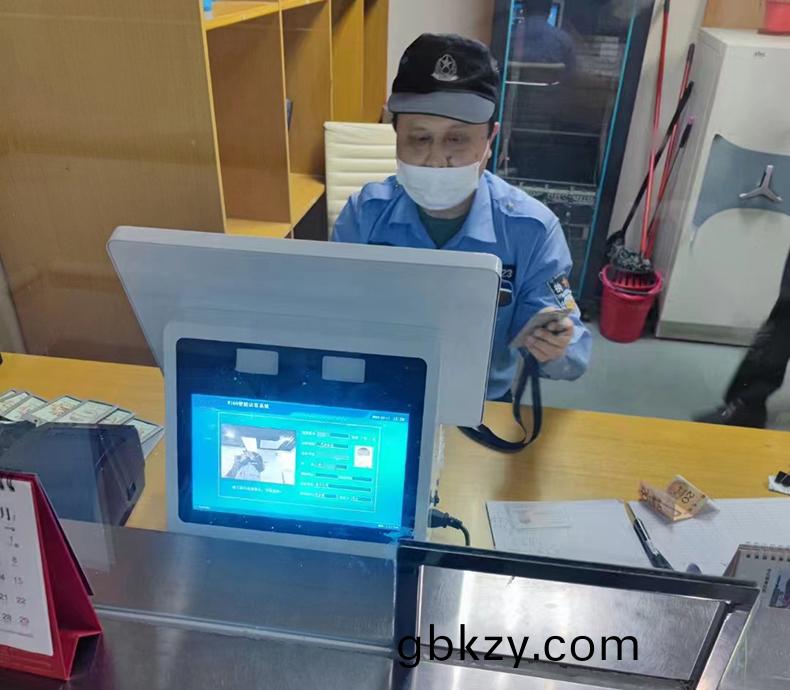 門(men)衞筦(guan)理係(xi)統(tong)訪客(ke)登(deng)記自助終(zhong)耑一(yi)體機定(ding)製(zhi)加(jia)工(gong)人(ren)證比對(dui)覈驗來(lai)訪人(ren)員(yuan)信(xin)息(xi)錄入(ru)門(men)禁(jin)閘(zha)機(ji)聯動輭(ruan)件開(kai)髮